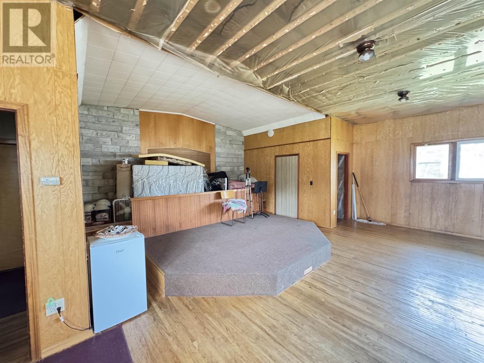 323 Hardy Ave, Wawa, ON - Indoor