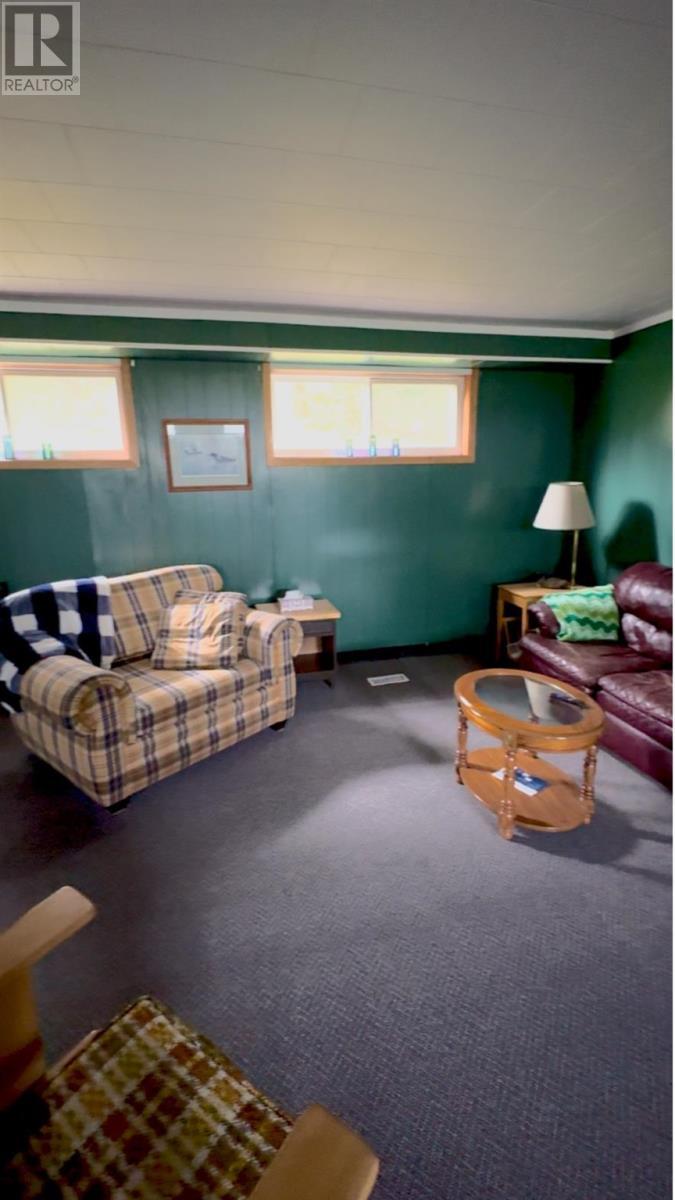 323 Hardy Ave, Wawa, ON - Indoor