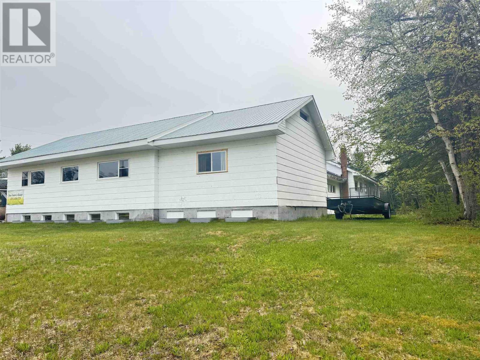 323 Hardy Ave, Wawa, ON - Outdoor