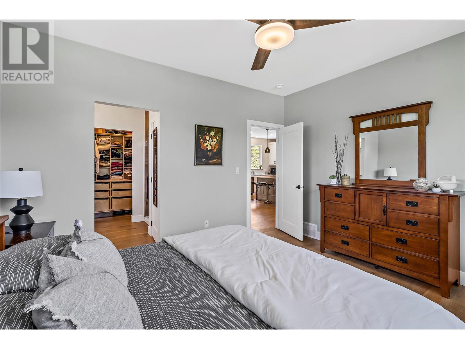2884 Golf Course Drive, Blind Bay, BC - Indoor Photo Showing Bedroom