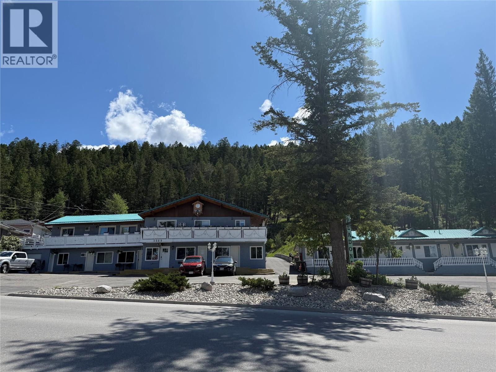 Front - 5000 Highway 93 Highway, Radium Hot Springs, BC