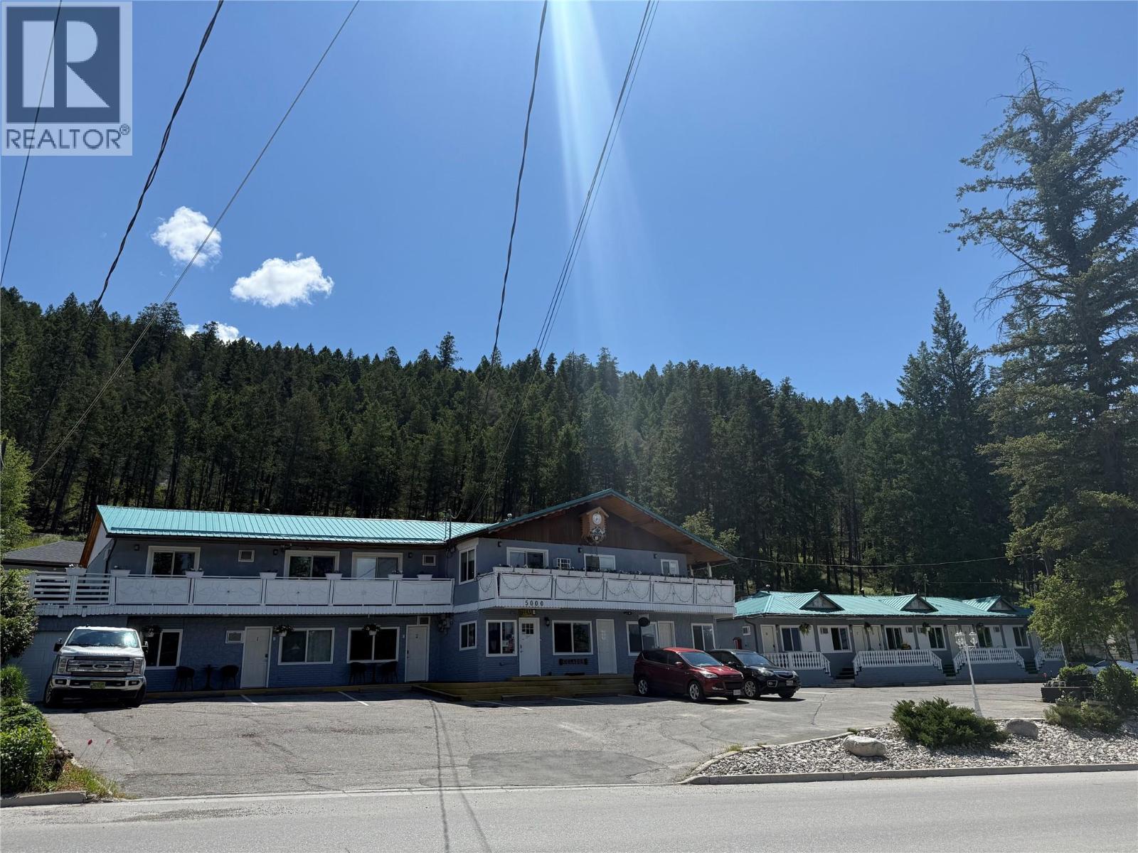 Front - 5000 Highway 93 Highway, Radium Hot Springs, BC