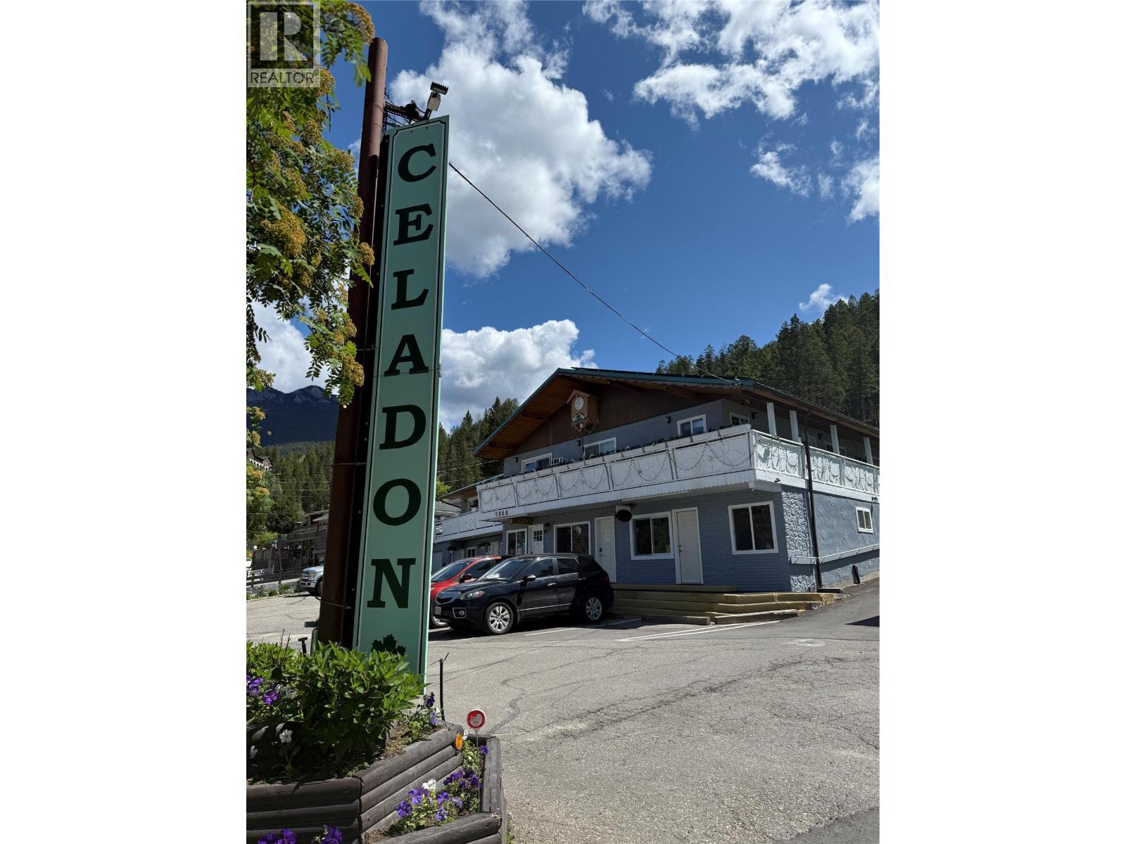 Front - 5000 Highway 93 Highway, Radium Hot Springs, BC