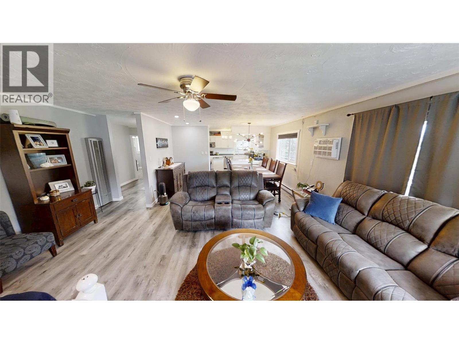 Living owners house - 5000 Highway 93 Highway, Radium Hot Springs, BC