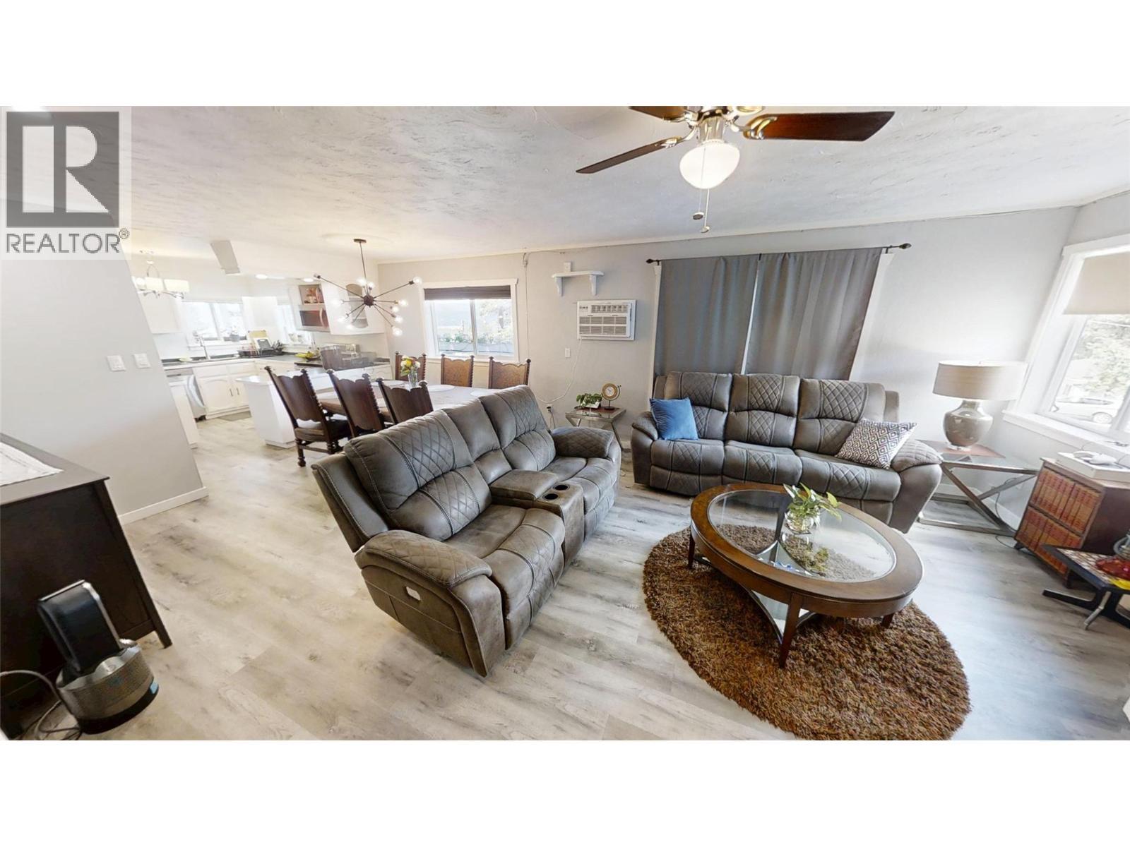 Living owners house - 5000 Highway 93 Highway, Radium Hot Springs, BC