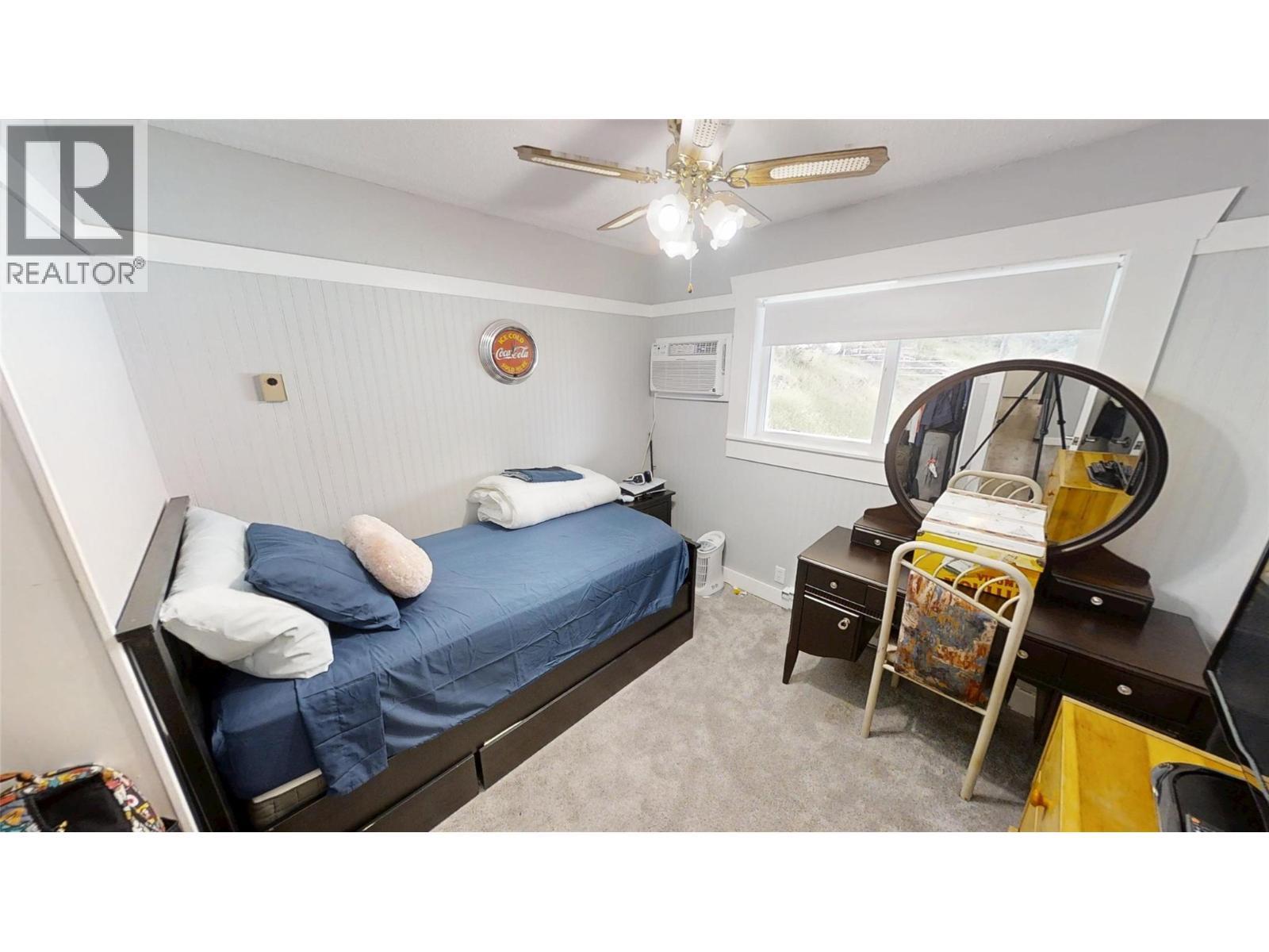 Bedroom owners house - 5000 Highway 93 Highway, Radium Hot Springs, BC