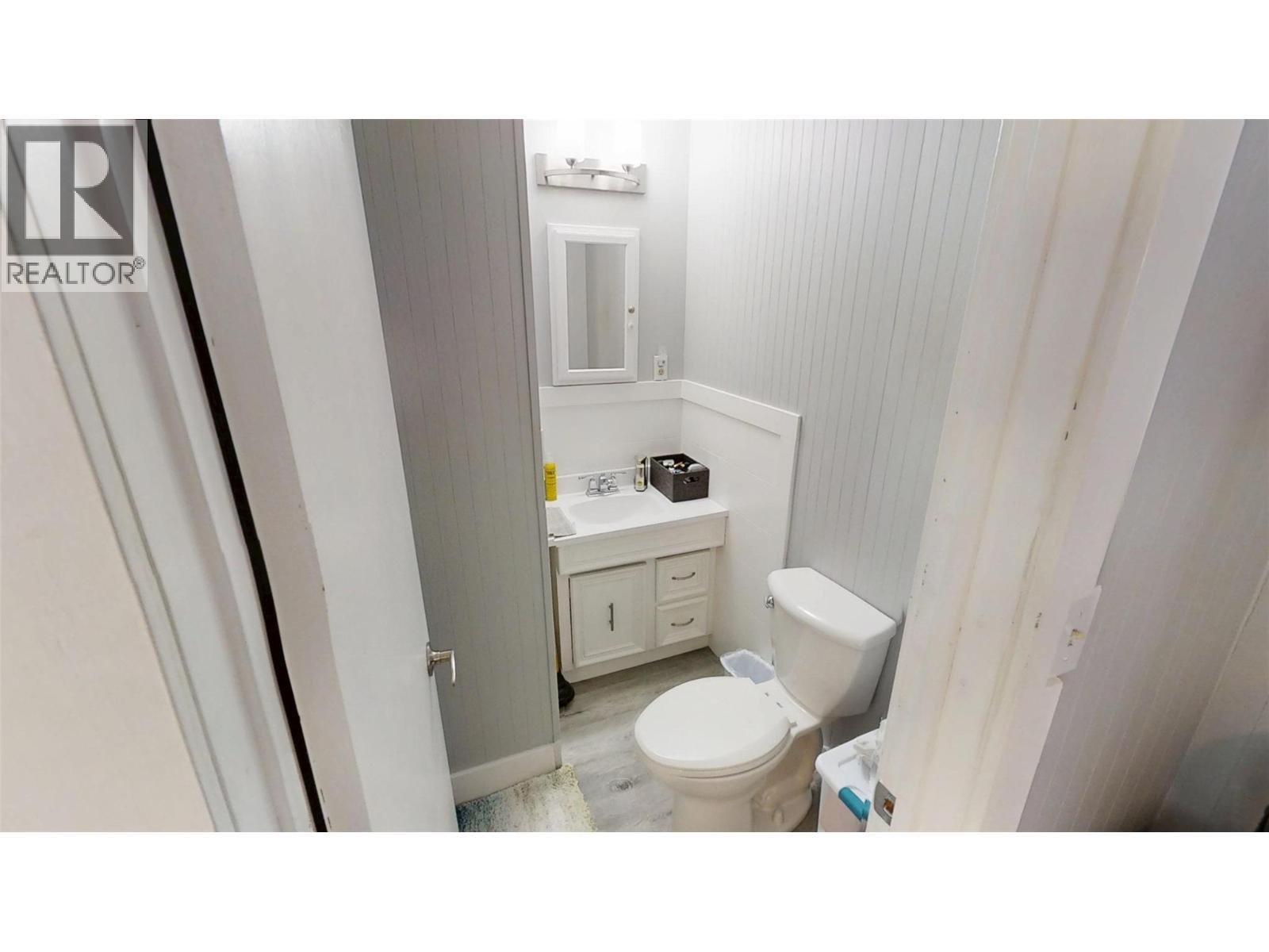 Master ensuite - 5000 Highway 93 Highway, Radium Hot Springs, BC