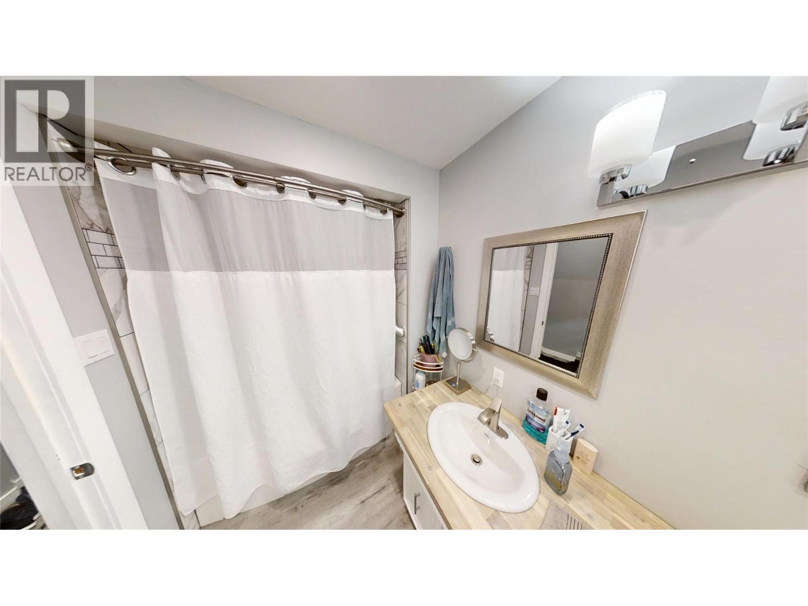 Bathroom Owners house - 5000 Highway 93 Highway, Radium Hot Springs, BC