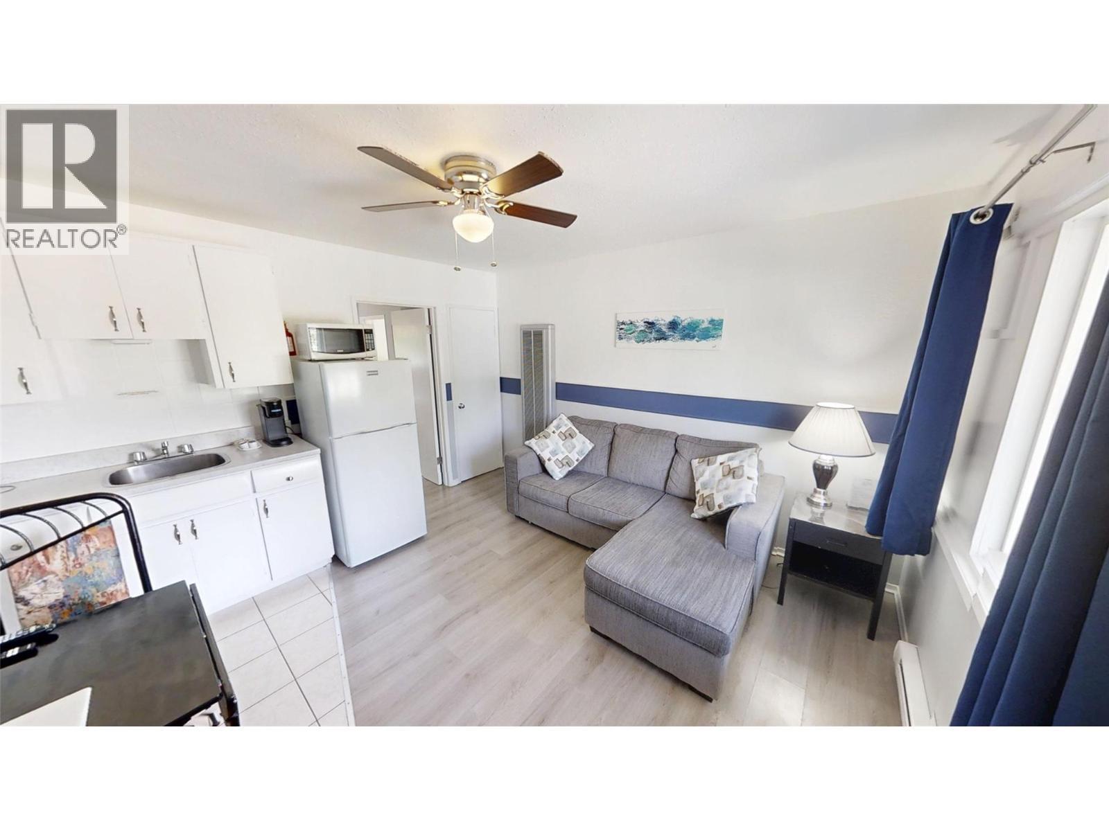 Deluxe Room - 5000 Highway 93 Highway, Radium Hot Springs, BC