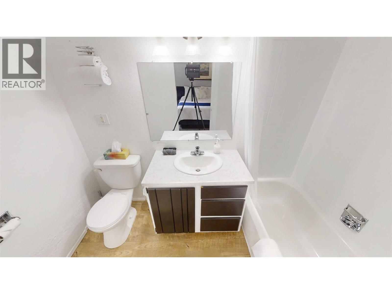 Bathroom - 5000 Highway 93 Highway, Radium Hot Springs, BC