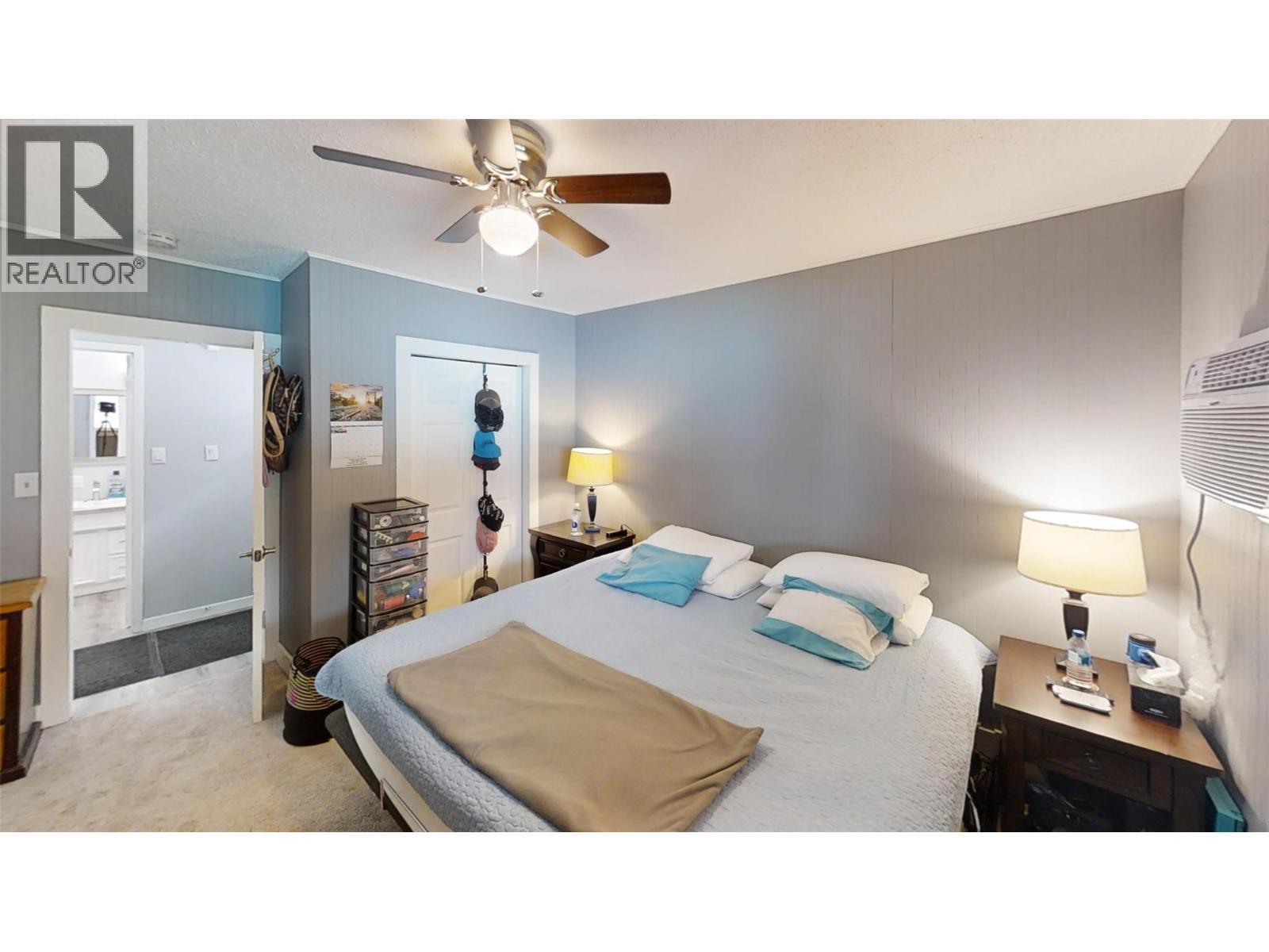 Deluxe Bedroom - 5000 Highway 93 Highway, Radium Hot Springs, BC