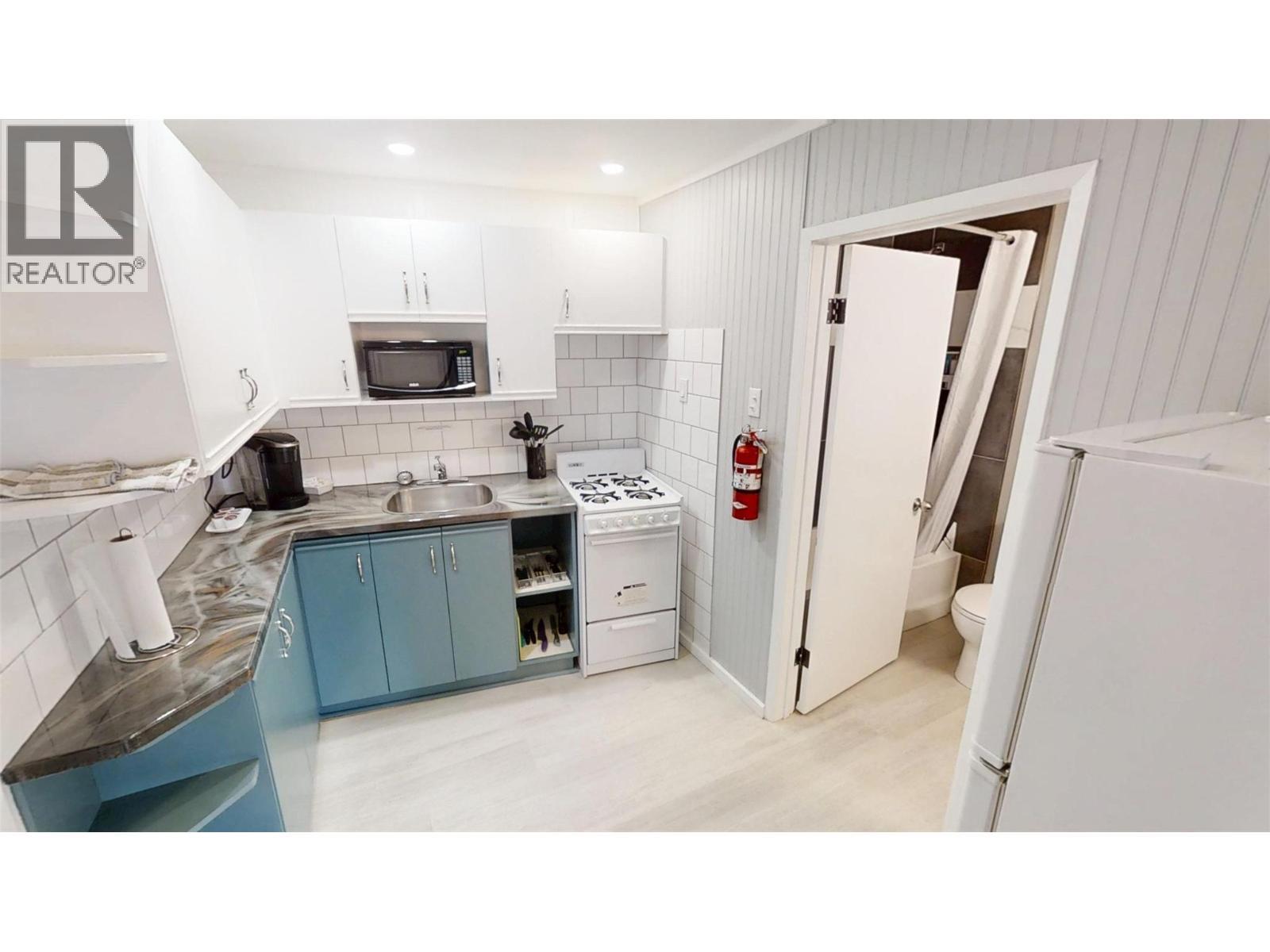 Suite Typical - 5000 Highway 93 Highway, Radium Hot Springs, BC