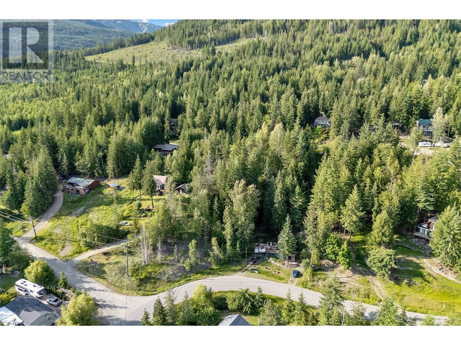 7227 Estate Drive, Anglemont, BC