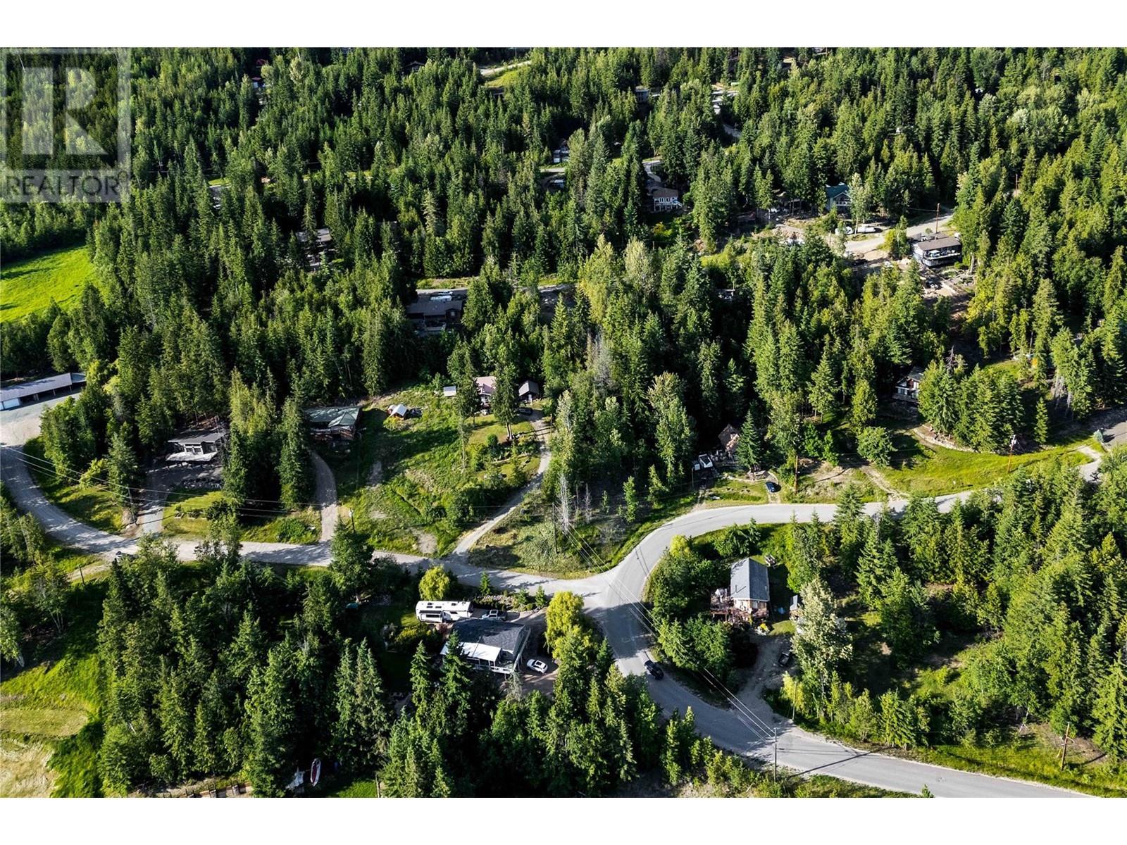 7227 Estate Drive, Anglemont, BC