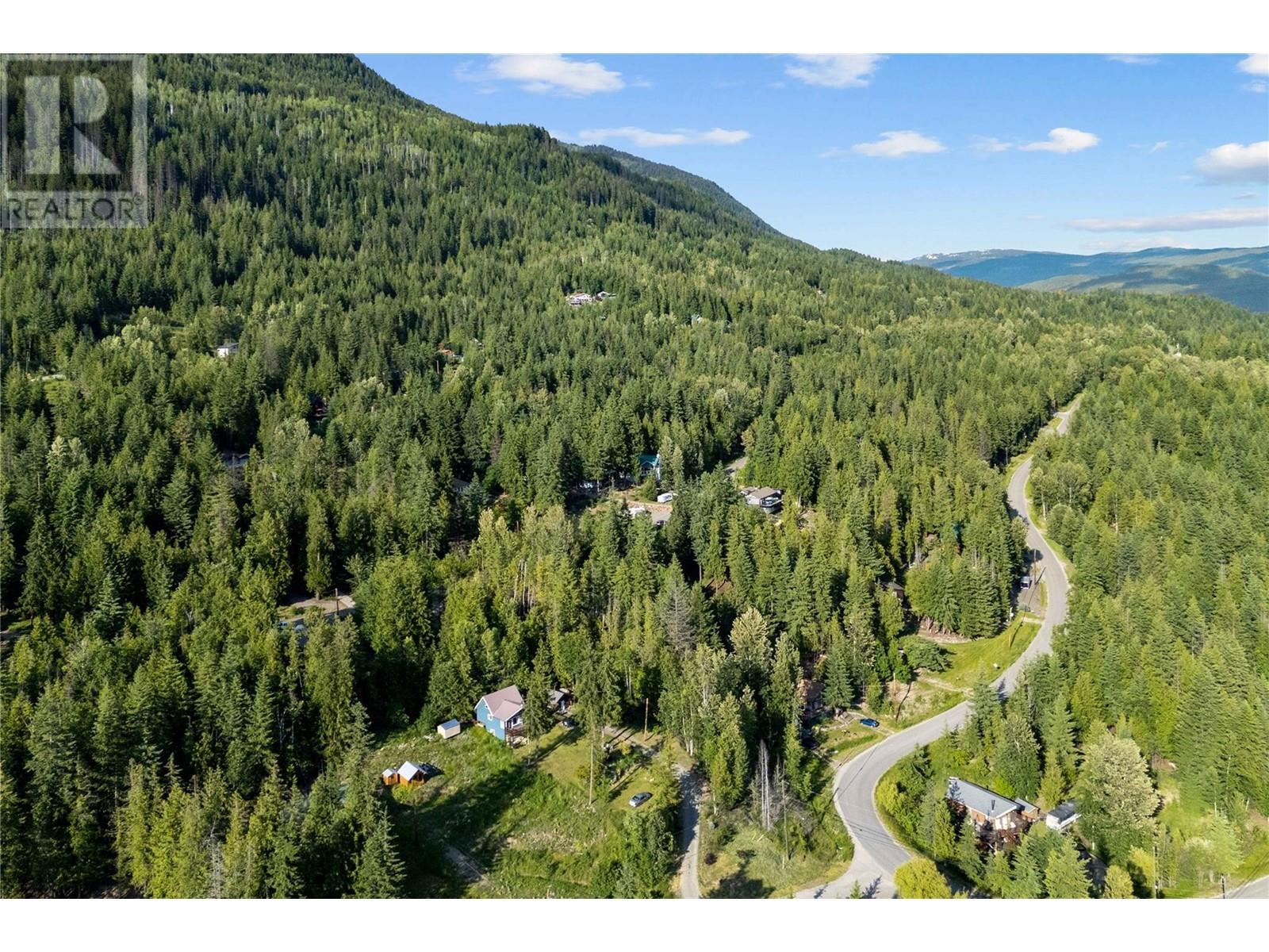 7227 Estate Drive, Anglemont, BC