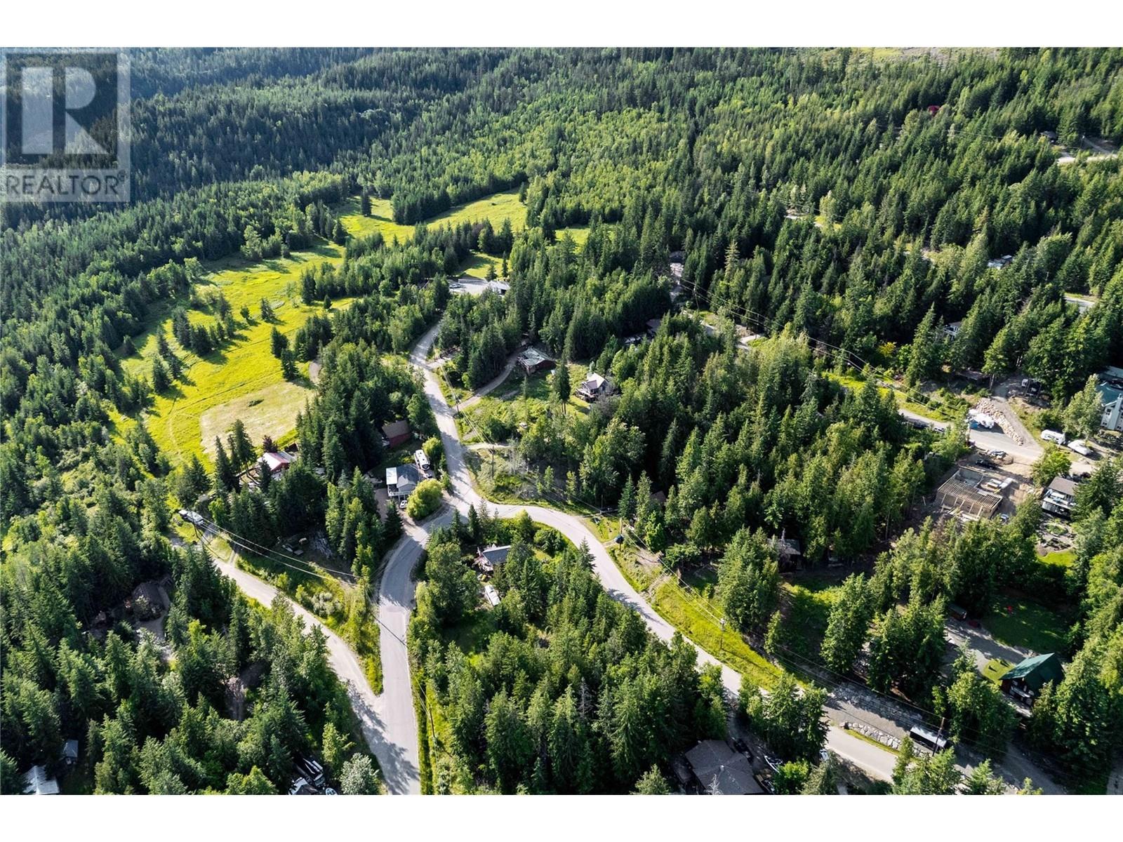 7227 Estate Drive, Anglemont, BC