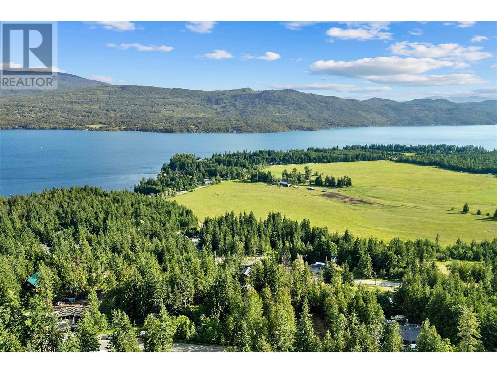 7227 Estate Drive, Anglemont, BC