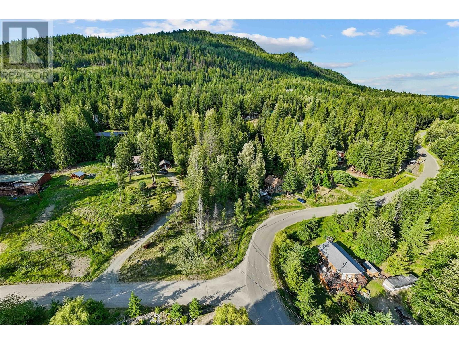 7227 Estate Drive, Anglemont, BC