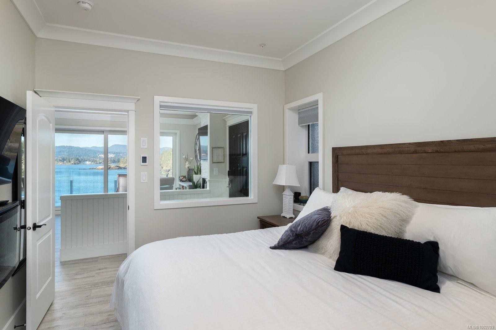 6B-1000 Sookepoint Pl, Sooke, BC - Indoor Photo Showing Bedroom