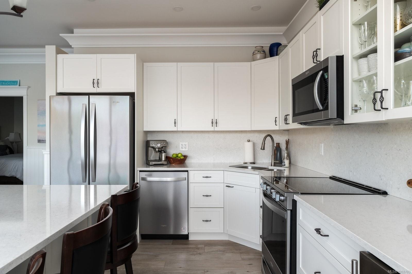 6B-1000 Sookepoint Pl, Sooke, BC - Indoor Photo Showing Kitchen With Upgraded Kitchen