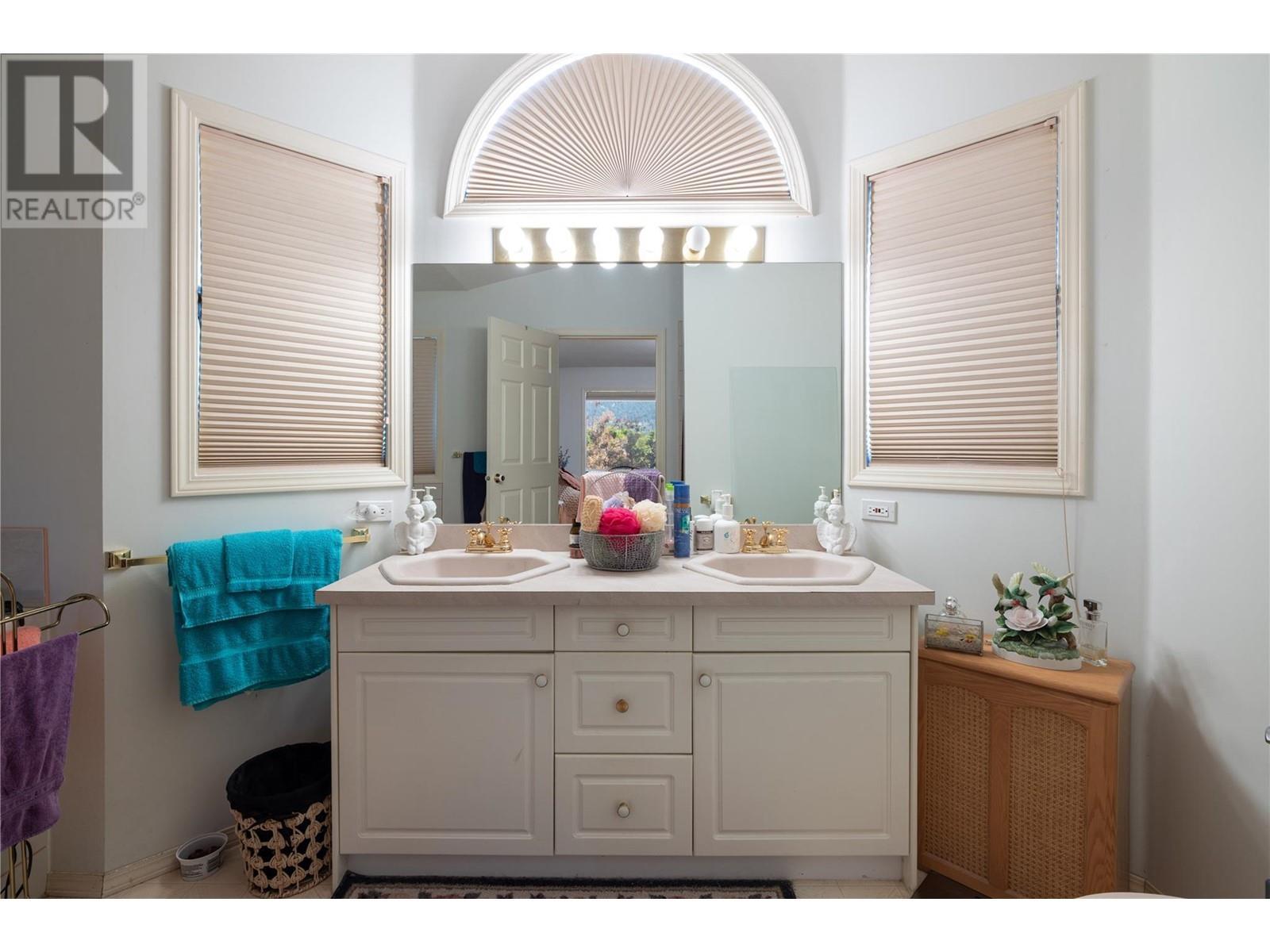 8827 Michael Drive, Coldstream, BC - Indoor Photo Showing Bathroom