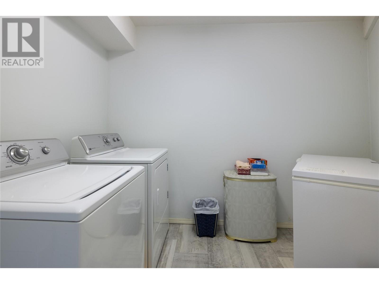 8827 Michael Drive, Coldstream, BC - Indoor Photo Showing Laundry Room