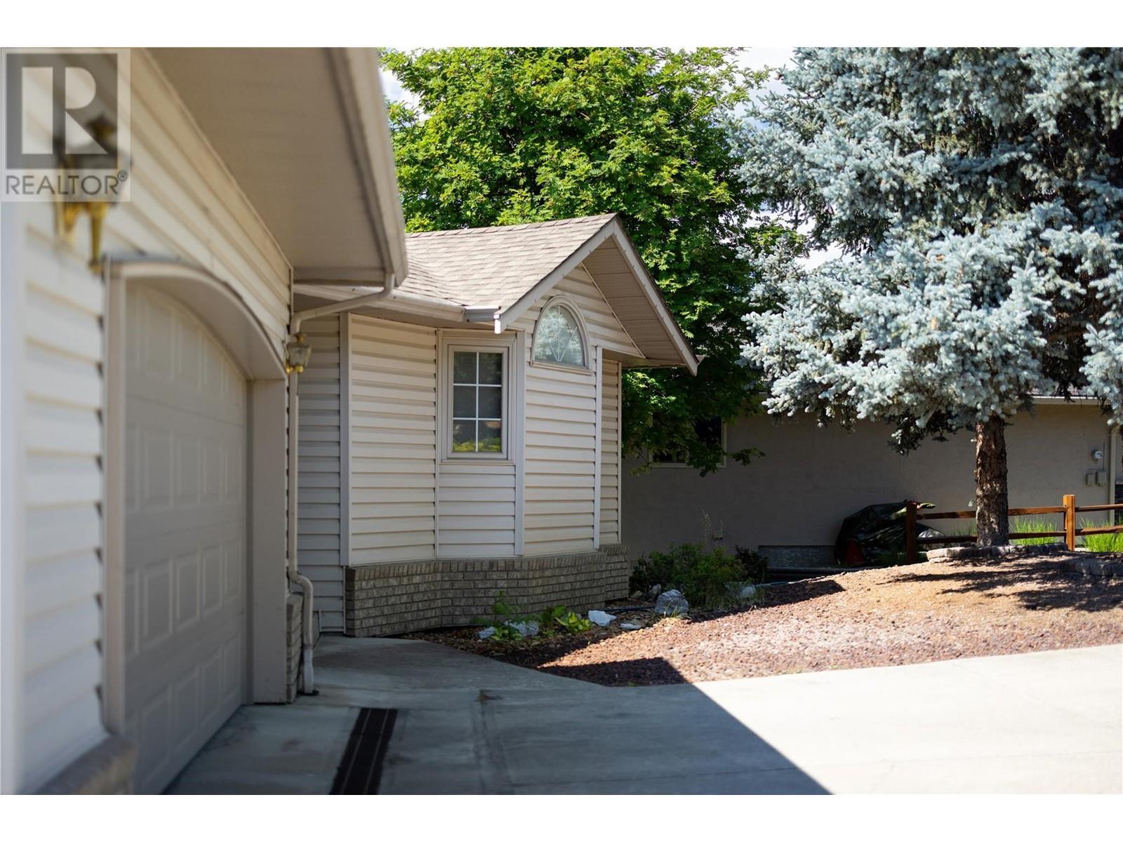 8827 Michael Drive, Coldstream, BC - Outdoor With Exterior