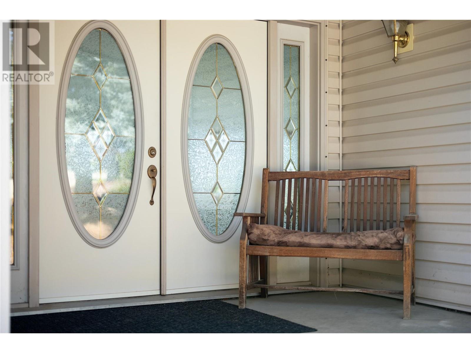 8827 Michael Drive, Coldstream, BC - Indoor Photo Showing Other Room