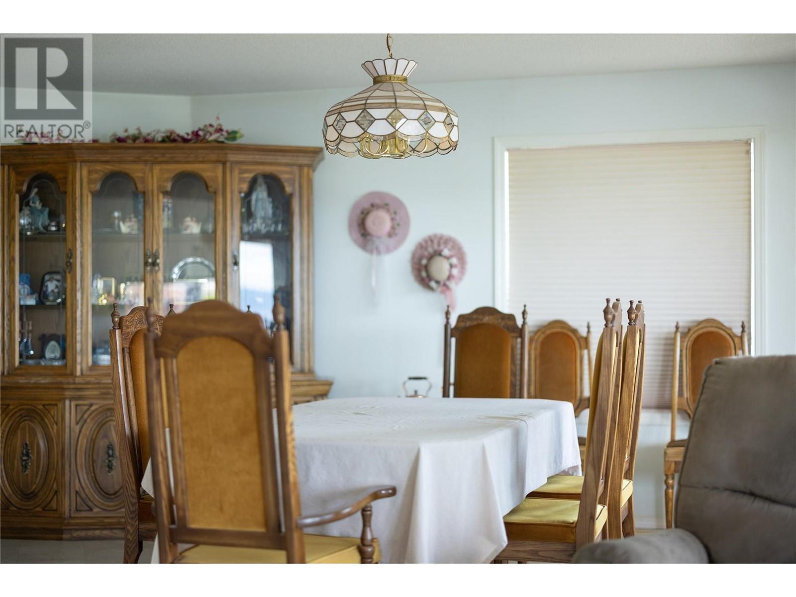 8827 Michael Drive, Coldstream, BC - Indoor Photo Showing Dining Room