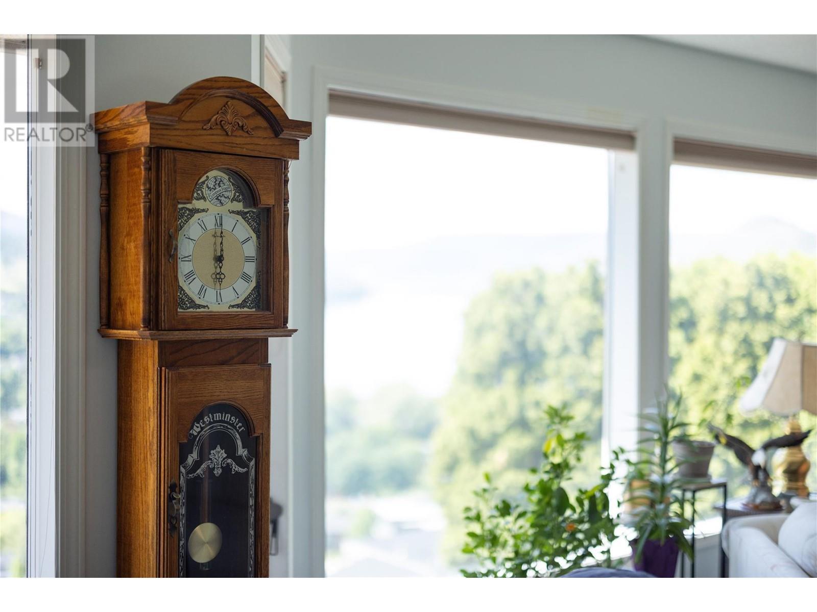 8827 Michael Drive, Coldstream, BC - Indoor