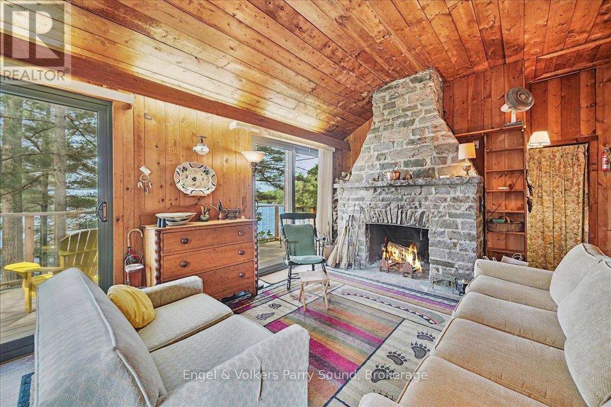 53 Birdwood Lane, Mcdougall, ON - Indoor Photo Showing Living Room With Fireplace