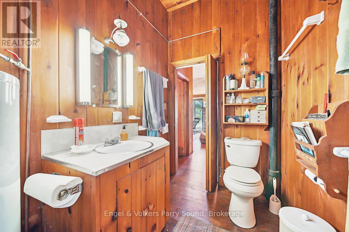 53 Birdwood Lane, Mcdougall, ON - Indoor Photo Showing Bathroom