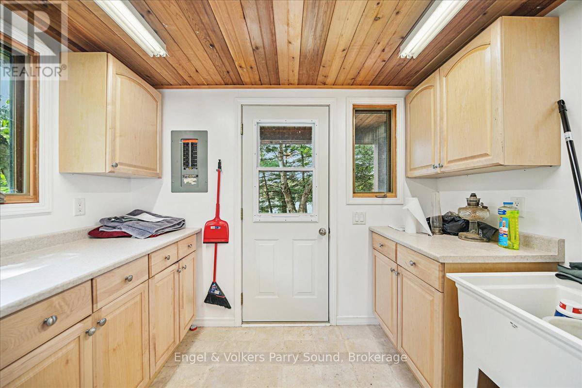 53 Birdwood Lane, Mcdougall, ON - Indoor Photo Showing Kitchen