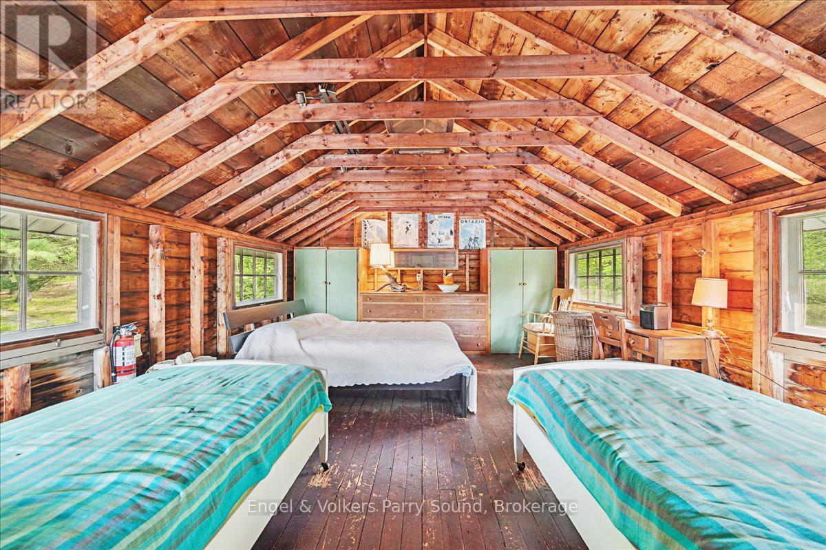 53 Birdwood Lane, Mcdougall, ON - Indoor Photo Showing Bedroom