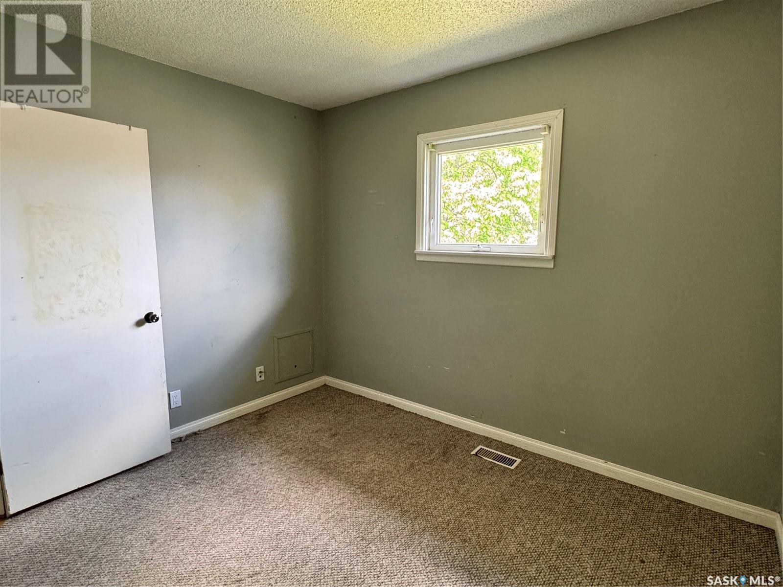 925 Isabelle Street, Estevan, SK - Indoor Photo Showing Other Room