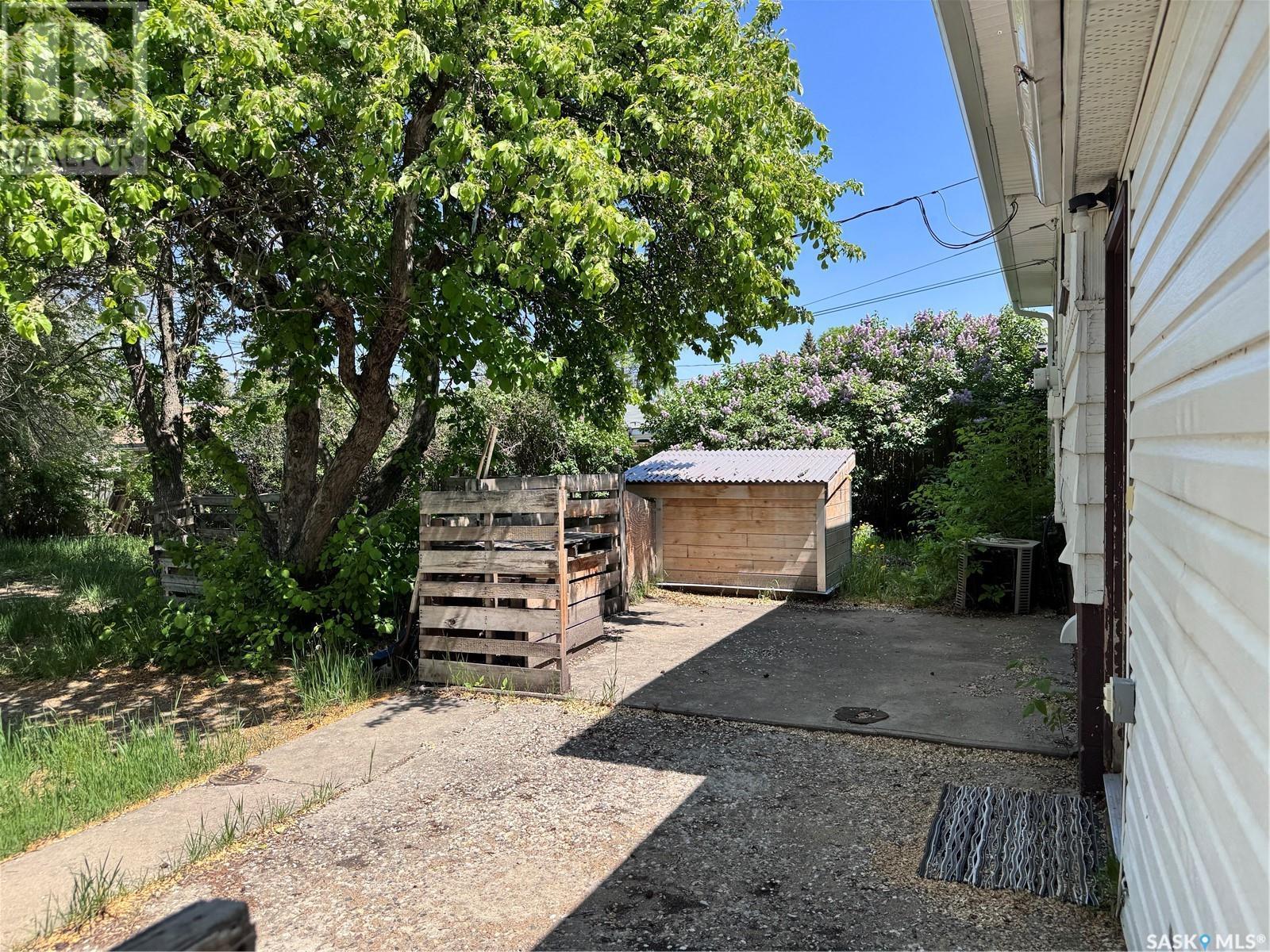 925 Isabelle Street, Estevan, SK - Outdoor