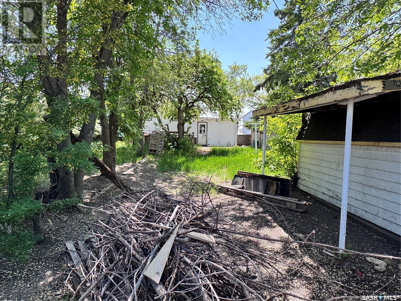 925 Isabelle Street, Estevan, SK - Outdoor