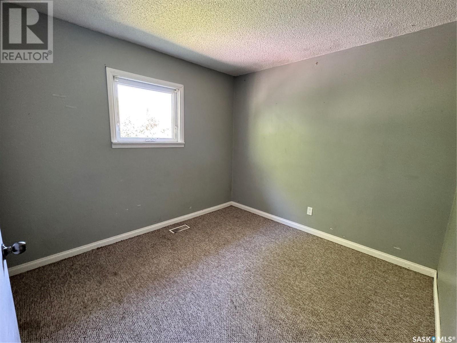 925 Isabelle Street, Estevan, SK - Indoor Photo Showing Other Room