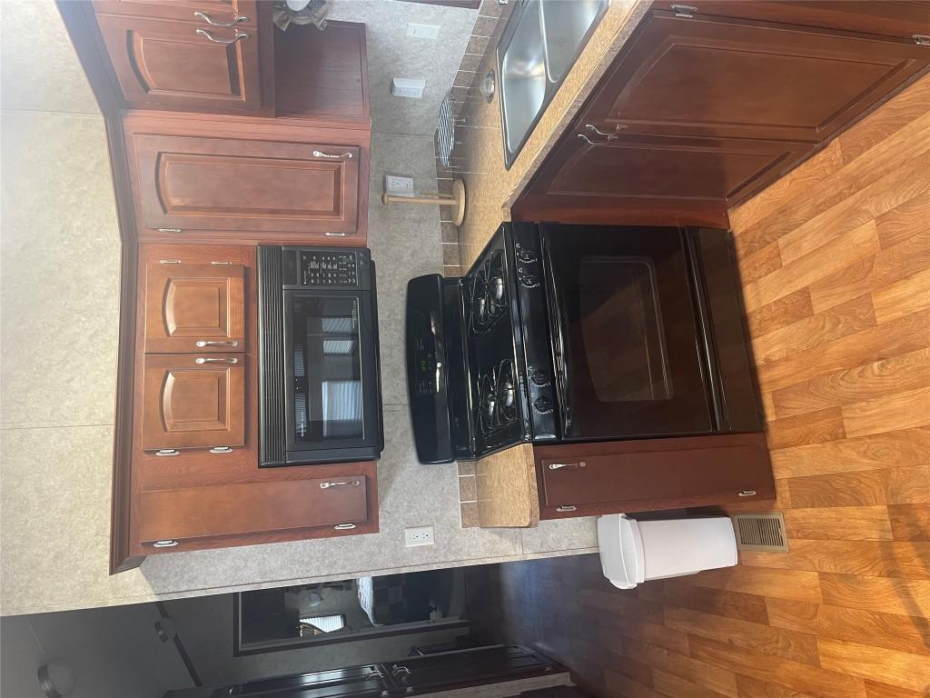 19-2633 Squilax Anglemont Road, Lee Creek, BC