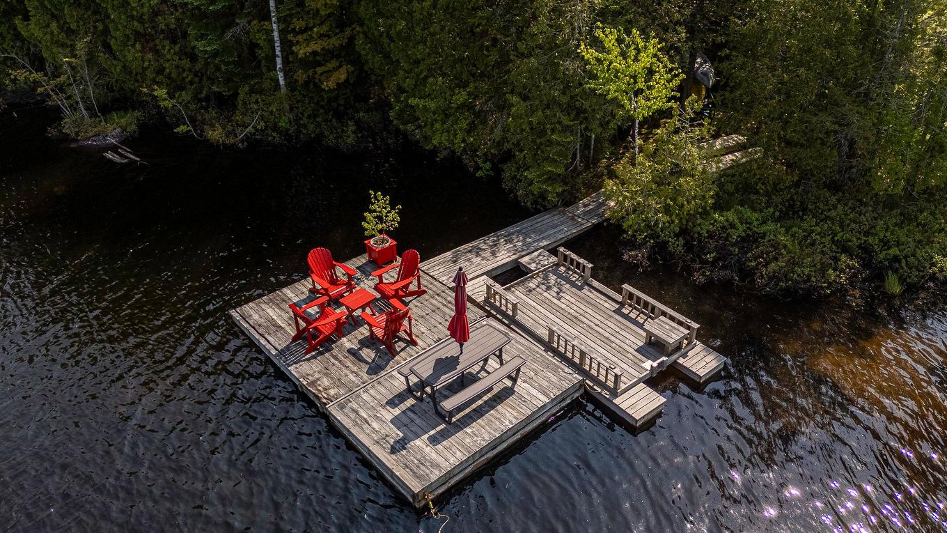 Aerial photo - 33 Rue Du Canard, Sainte-Marguerite-Du-Lac-Masson, QC - Outdoor