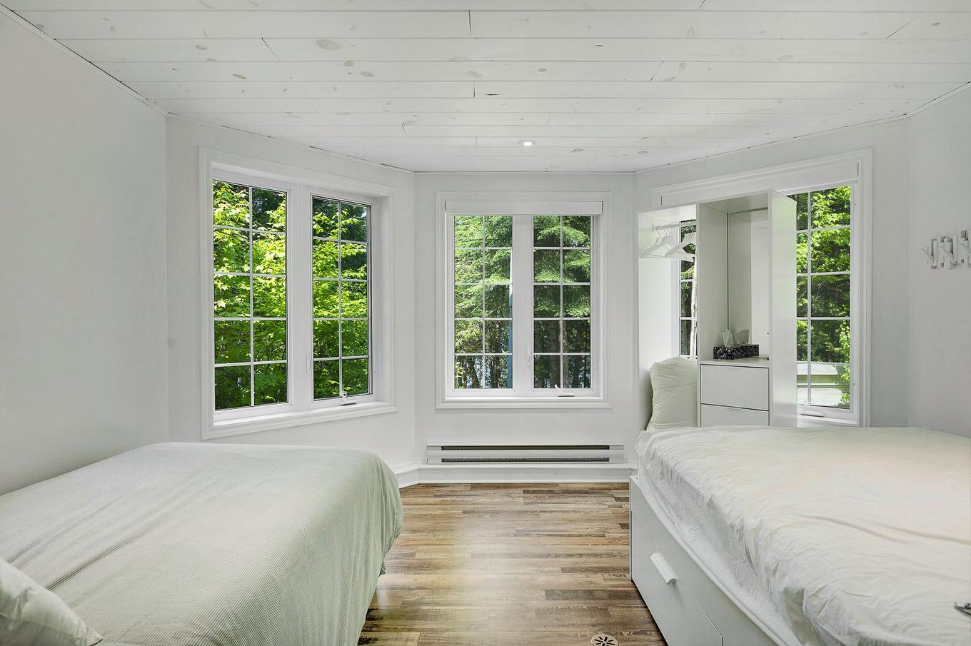 Bedroom - 33 Rue Du Canard, Sainte-Marguerite-Du-Lac-Masson, QC - Indoor Photo Showing Bedroom