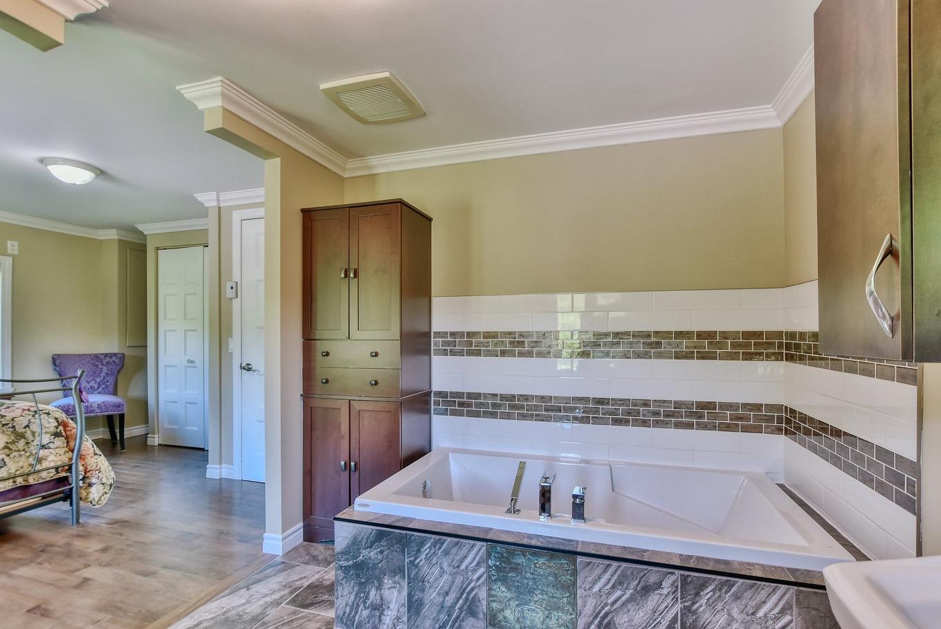 Salle de bains attenante à la CCP - 14 Rue Duperré, Brownsburg-Chatham, QC - Indoor