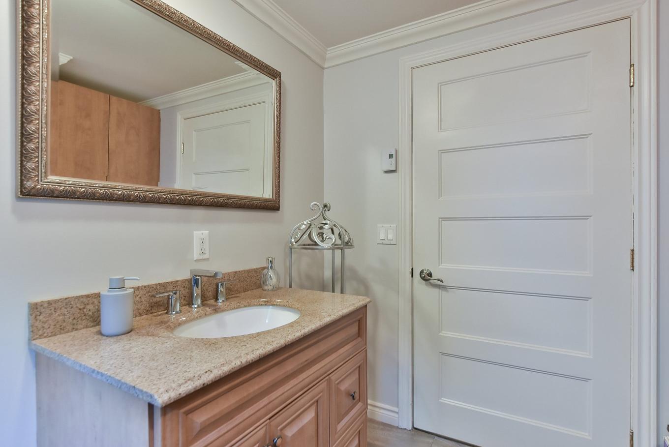 Salle de bains - 14 Rue Duperré, Brownsburg-Chatham, QC - Indoor Photo Showing Bathroom