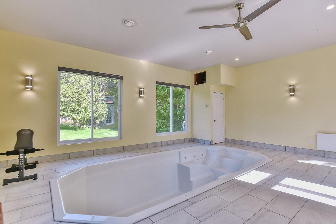 Autre - 14 Rue Duperré, Brownsburg-Chatham, QC - Indoor Photo Showing Other Room