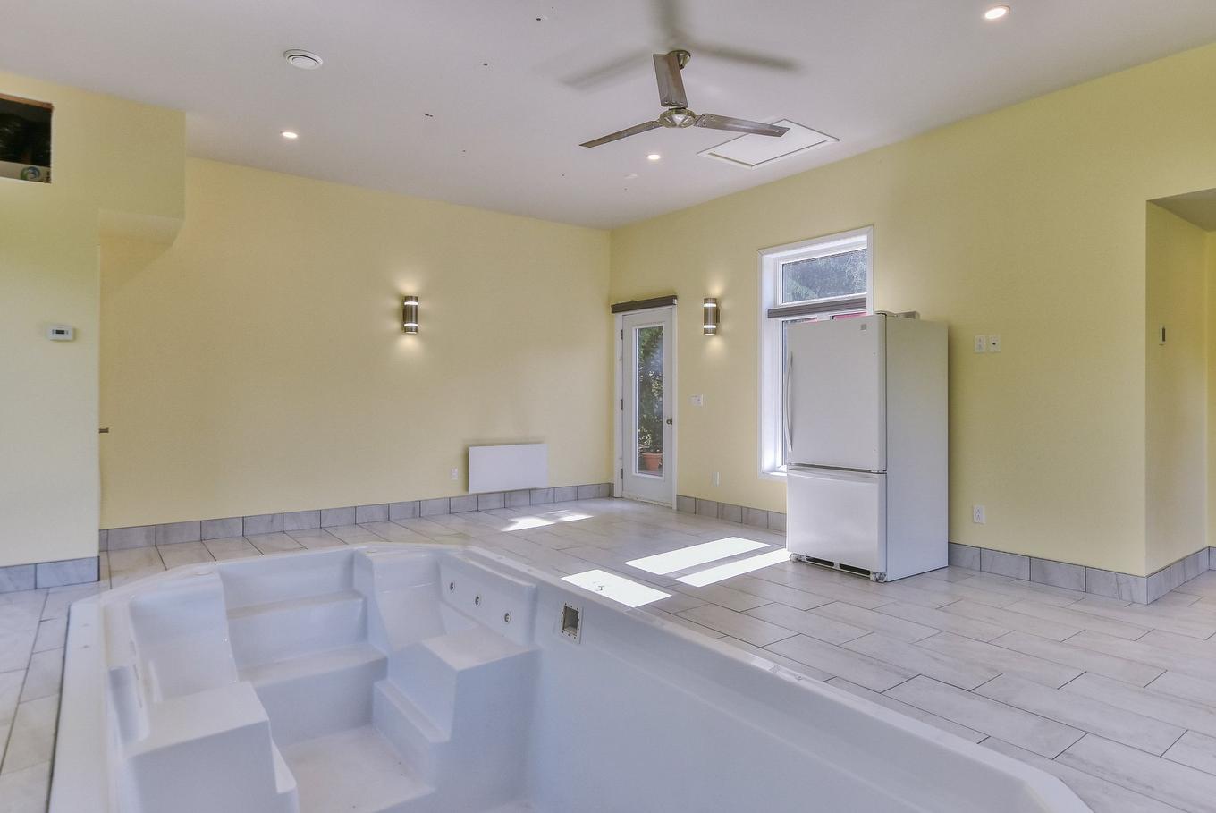 Autre - 14 Rue Duperré, Brownsburg-Chatham, QC - Indoor