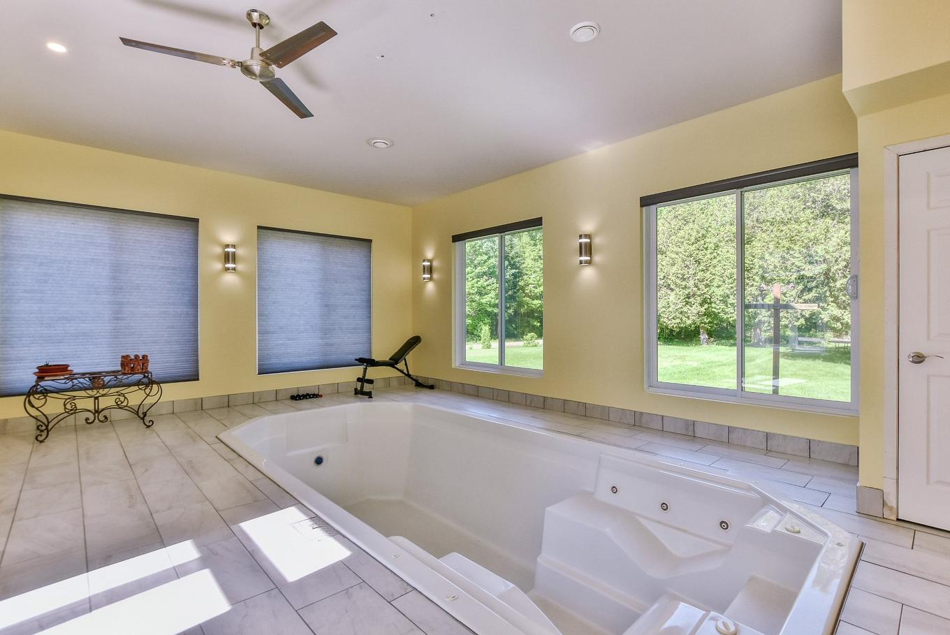 Autre - 14 Rue Duperré, Brownsburg-Chatham, QC - Indoor