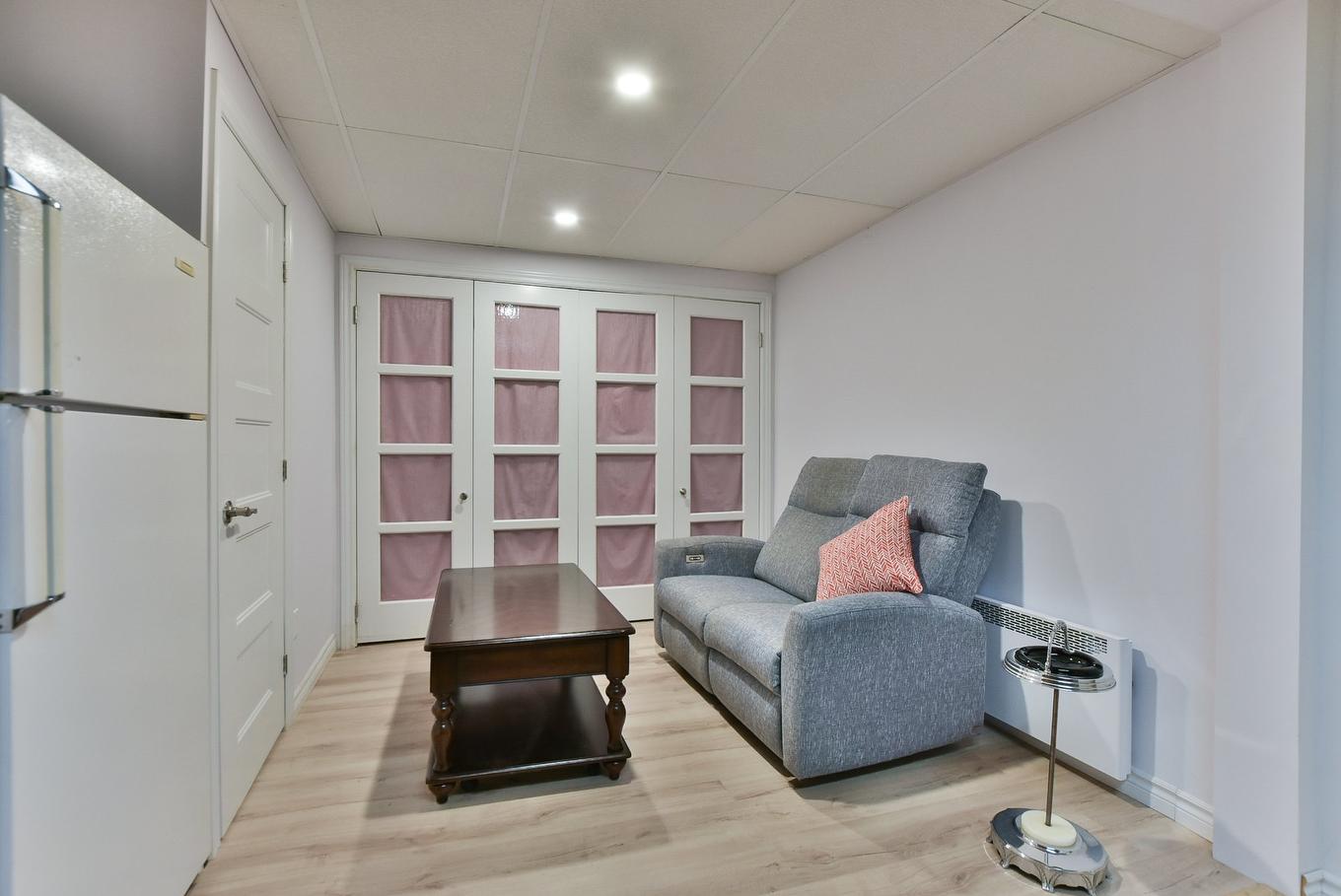 Salle familiale - 14 Rue Duperré, Brownsburg-Chatham, QC - Indoor Photo Showing Other Room