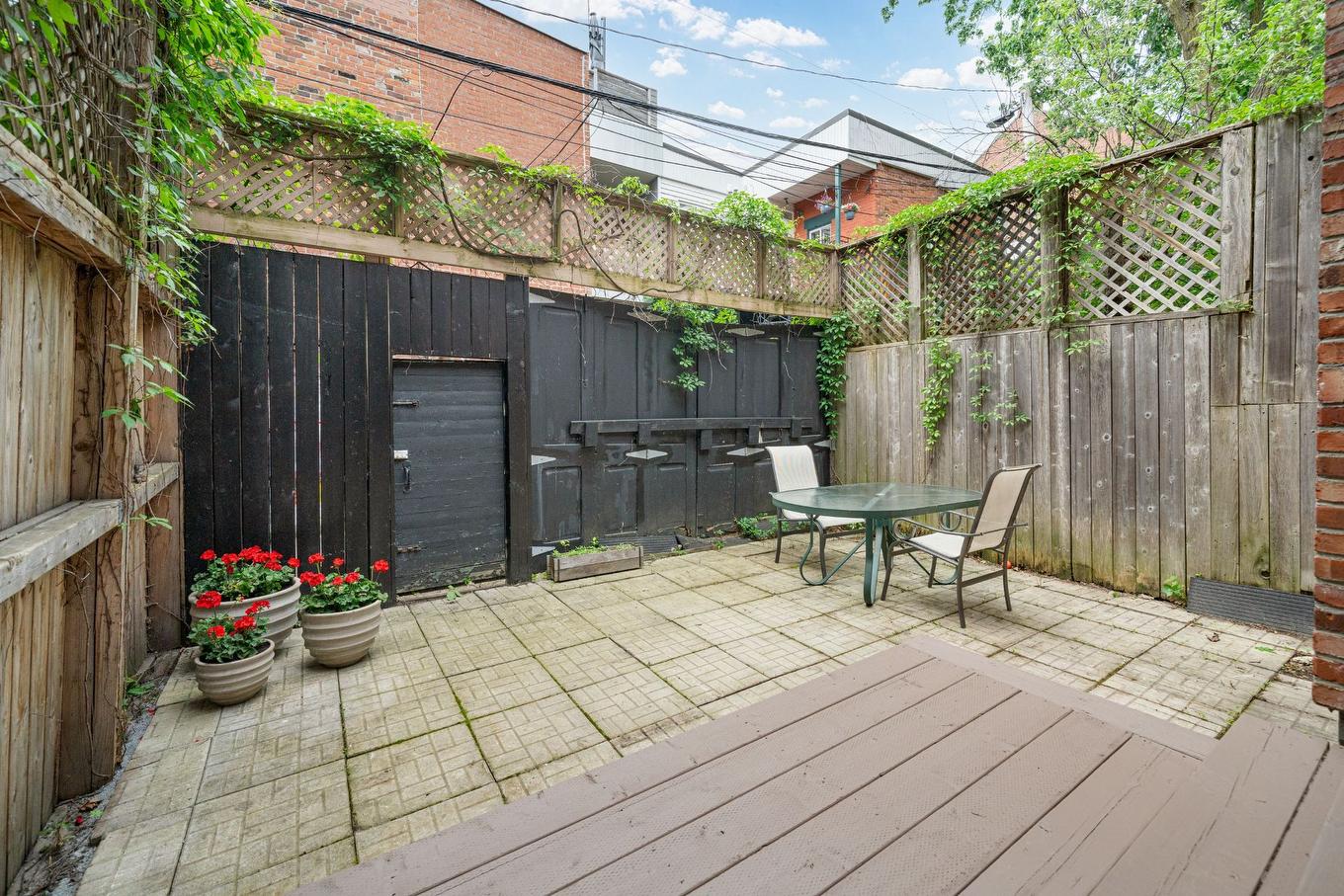 Cour - 3982 Av. Laval, Montréal (Le Plateau-Mont-Royal), QC