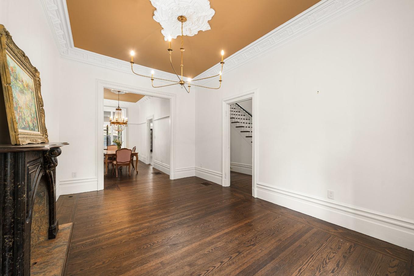 Salon - 3982 Av. Laval, Montréal (Le Plateau-Mont-Royal), QC