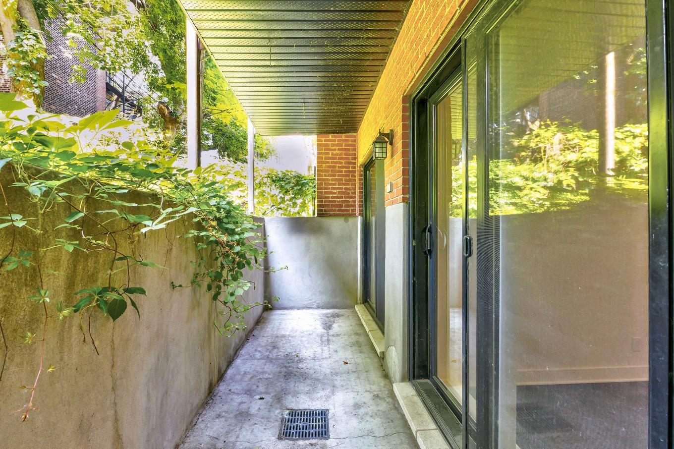 Balcon - 002-1896 Rue De La Visitation, Montréal (Ville-Marie), QC - Outdoor